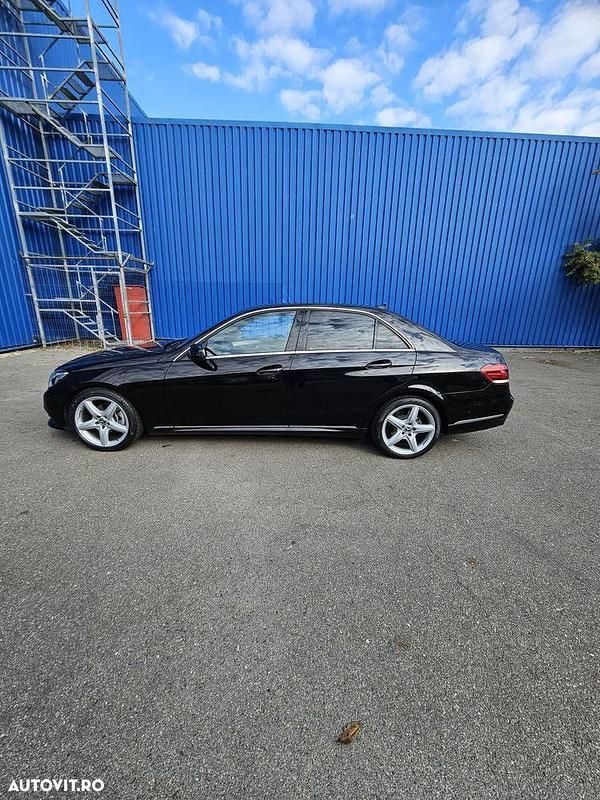 Culoarenegru Utilizat 2014 Mercedes E220 Berlinǎ | 12.700 EUR (Preț bun) - Imagine 1/4