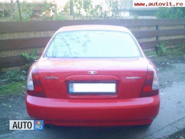 Second-hand Chevrolet Nubira 105 CP (77 kW) 2000 Rosu Berlinǎ