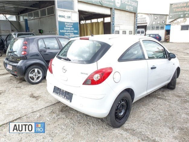 Second-hand Opel Corsa 70 CP (51 kW) 2009 Alb Hatchback