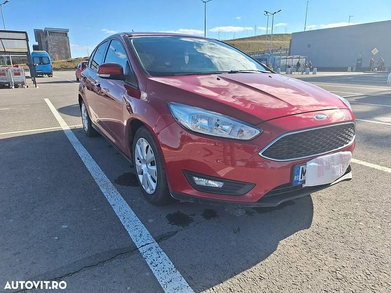 Second-hand Ford Focus Trend 125 CP (91 kW) 2017 Culoarerosu Hatchback