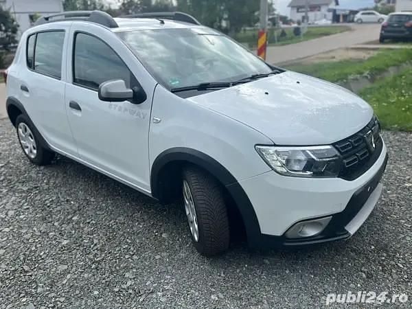 Alb Utilizat 2020 Dacia Sandero Stepway Hatchback | 5.800 EUR (Preț OK) - Imagine 1/4