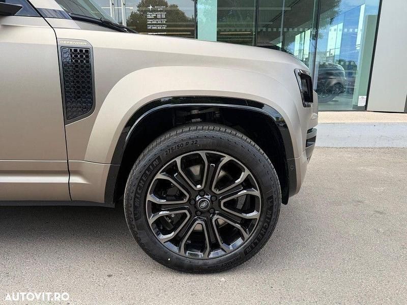 Nouă Land Rover Defender 635 CP (467 kW) 2025 Culoaregalbeuriu SUV