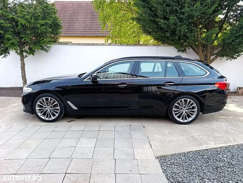 Culoarenegru Utilizat 2018 BMW 520 Sport Line Break | 23.999 EUR (Puțin scump) - Imagine 1/4