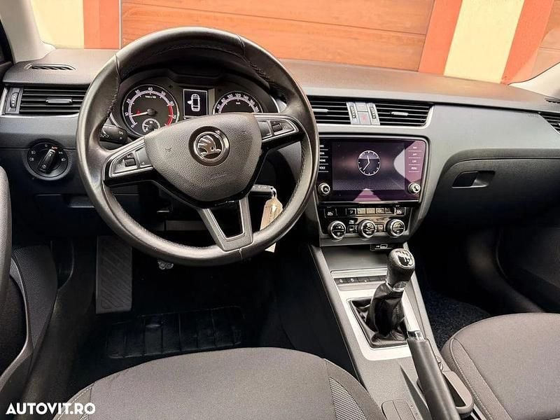 Second-hand Skoda Octavia 149 CP (109 kW) 2019 Culoarenegru Hatchback