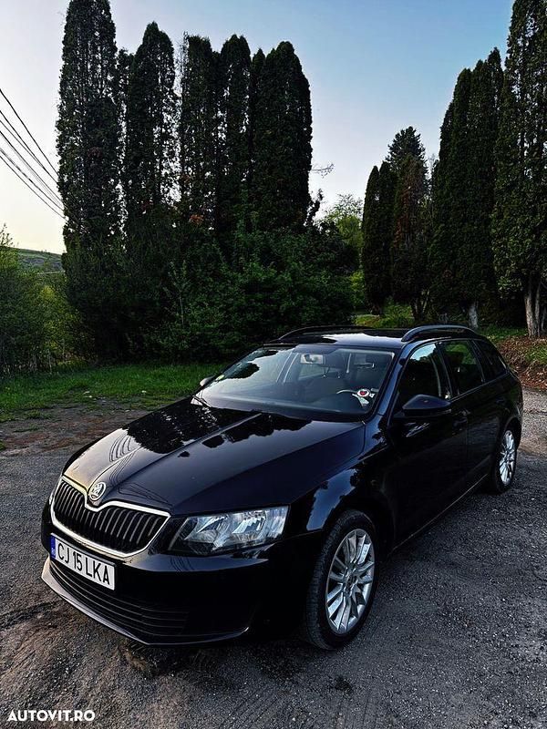 Culoarenegru Utilizat 2015 Skoda Octavia Break | 5.490 EUR (Preț OK) - Imagine 1/4