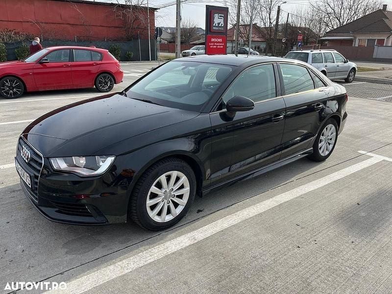 Negru Utilizat 2014 Audi A3 Berlinǎ | 9.300 EUR (Super Preț) - Imagine 1/4