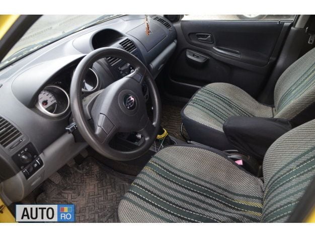 Second-hand Suzuki Ignis 92 CP (67 kW) 2004 Galben Hatchback