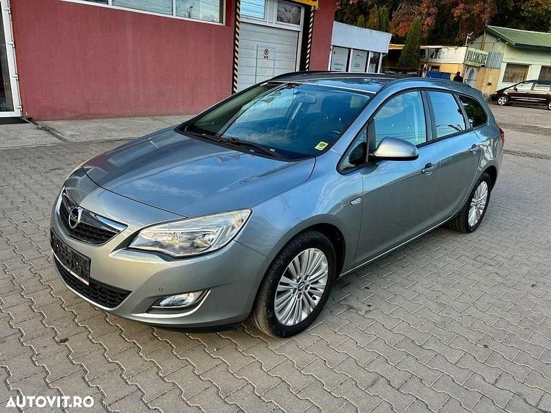 Culoaregri Utilizat 2012 Opel Astra Design Edition | 3.700 EUR (Preț bun) - Imagine 1/4