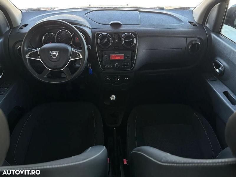 Second-hand Dacia Lodgy Lauréate 102 CP (75 kW) 2019 Culoarealbastru Monovolum