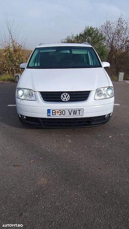 Culoarealb Utilizat 2006 VW Touran Highline Monovolum | 2.300 EUR (Preț OK) - Imagine 1/4