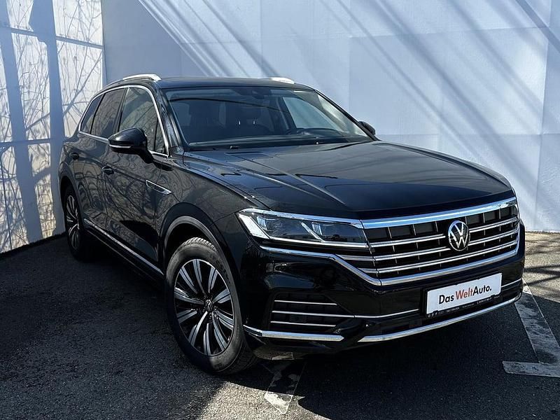 Second-hand VW Touareg Elegance 231 CP (169 kW) 2023 Negru  normal SUV