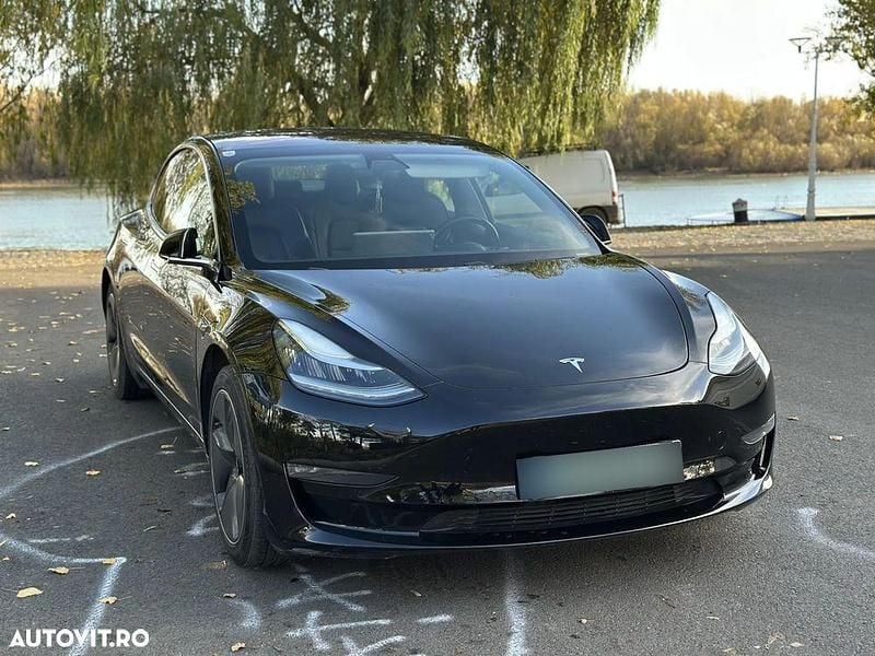 Culoarenegru Utilizat 2019 Tesla Model 3 Berlinǎ | 20.500 EUR (Preț bun) - Imagine 1/4