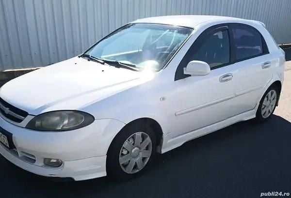 Alb Second-hand 2009 Chevrolet Lacetti Hatchback | 2.500 EUR - Imagine 1/4
