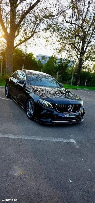 Culoarenegru Utilizat 2018 Mercedes E220 Berlinǎ | 30.000 EUR (Preț OK) - Imagine 1/4