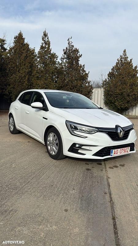 Second-hand Renault Mégane IV LIMITED 116 CP (85 kW) 2022 Culoarealb Hatchback