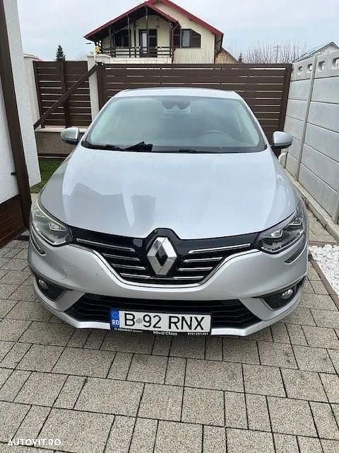 Gri Utilizat 2018 Renault Mégane IV Intens Berlinǎ | 14.000 EUR (Scump) - Imagine 1/4