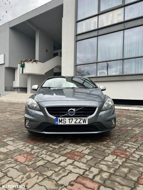 Gri Utilizat 2015 Volvo V40 Break | 6.500 EUR (Preț bun) - Imagine 1/4