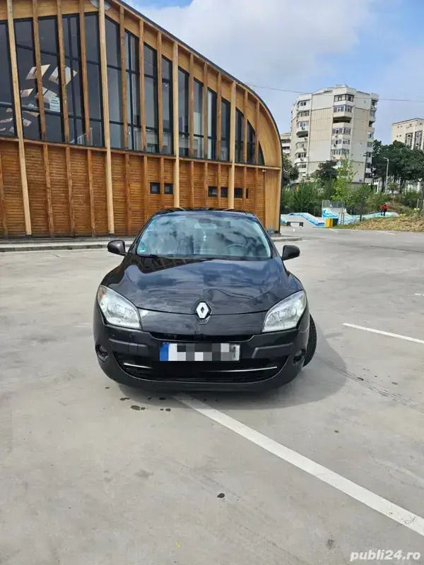 Negru Utilizat 2010 Renault Mégane III Night&Day Hatchback | 4.900 EUR (Preț OK) - Imagine 1/4