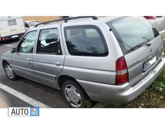 Second-hand Ford Escort Ghia 1997 Hatchback