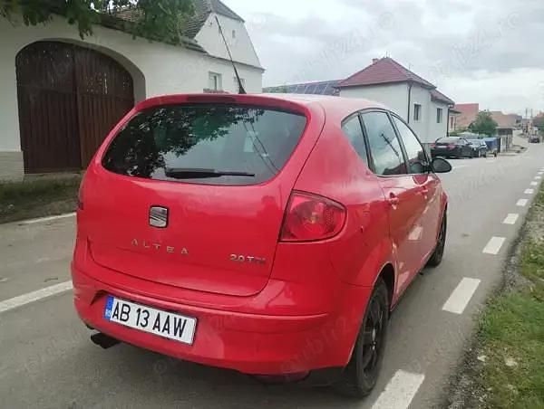 Rosu Utilizat 2005 Seat Altea Monovolum | 2.750 EUR (Preț OK) - Imagine 1/4