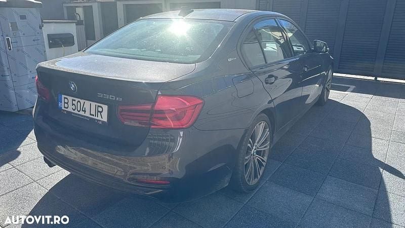 Second-hand BMW 330e iPerformance 252 CP (185 kW) 2016 Culoaremaro Berlinǎ