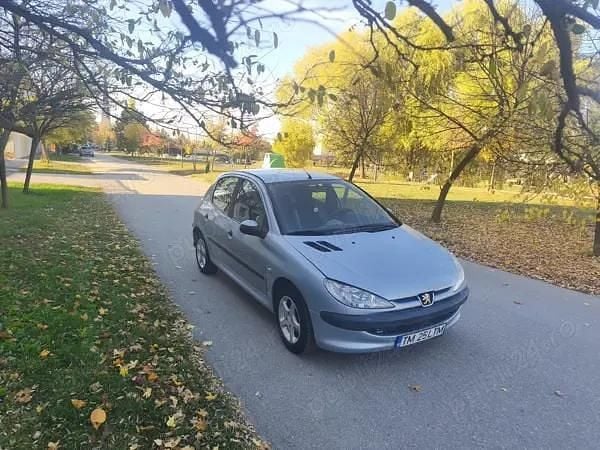 Utilizat 2006 Peugeot 206 Hatchback | 990 EUR - Imagine 1/4