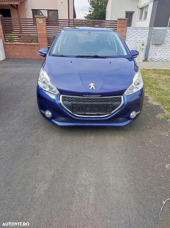 Albastru Utilizat 2013 Peugeot 208 Active Hatchback | 3.900 EUR (Preț bun) - Imagine 1/4