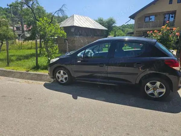 Negru Utilizat 2010 Peugeot 207 Hatchback | 4.200 EUR (Preț OK) - Imagine 1/4