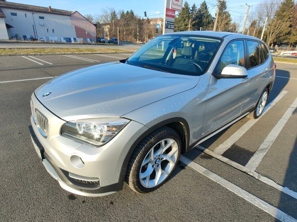 Argintiu Utilizat 2015 BMW X1 xLine SUV | 10.600 EUR (Preț bun) - Imagine 1/4