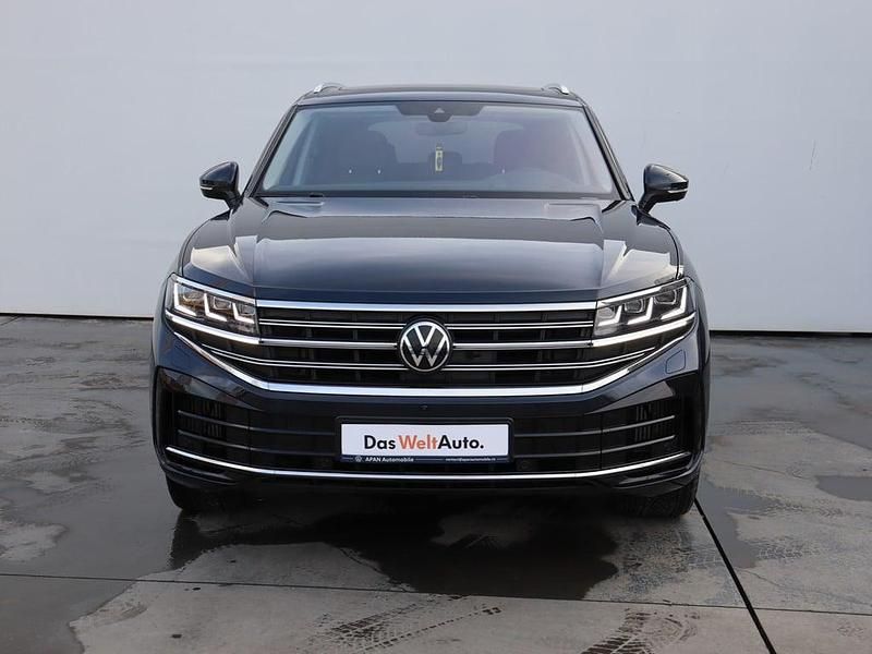 Second-hand VW Touareg Elegance 381 CP (280 kW) 2023 Albastru inchis  metalic perleffect SUV