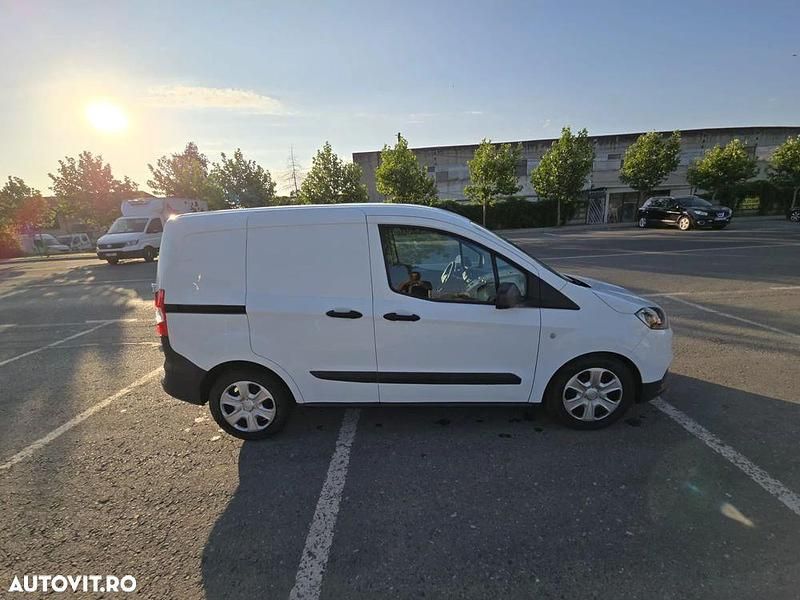 Second-hand Ford Courier 100 CP (73 kW) 2021 Alb Monovolum