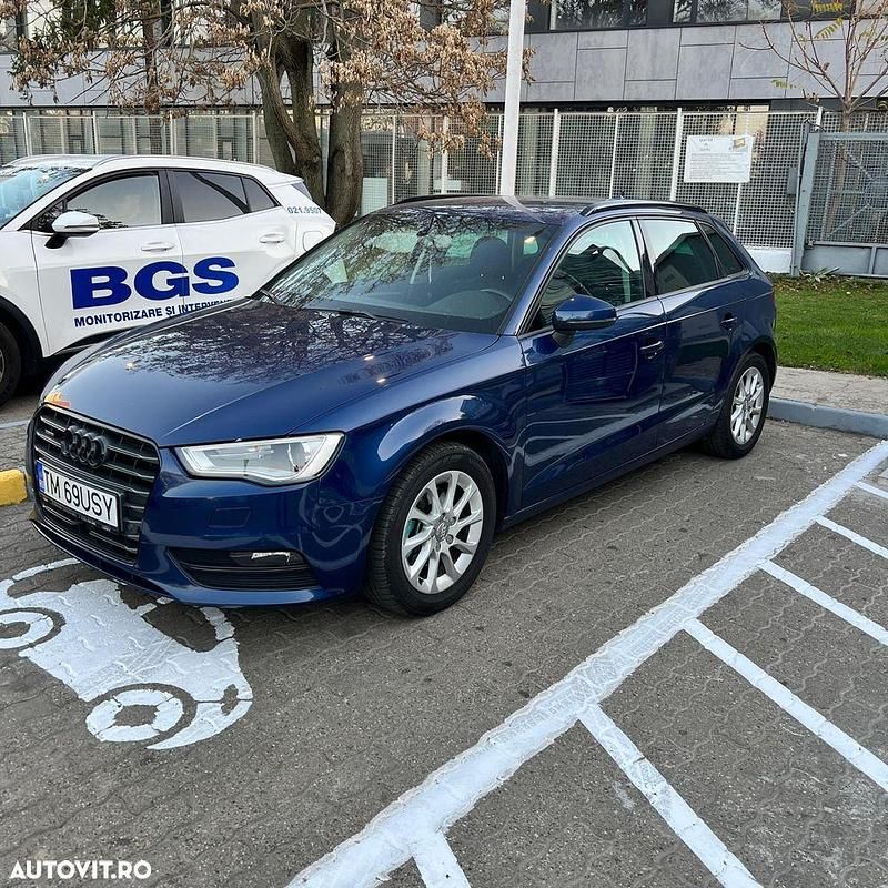 Second-hand Audi A3 Attraction 150 CP (110 kW) 2015 Culoarealbastru Hatchback