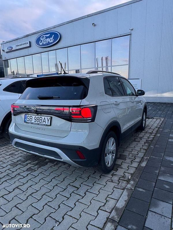 Second-hand VW T-Cross Life 115 CP (84 kW) 2024 Culoarebej SUV
