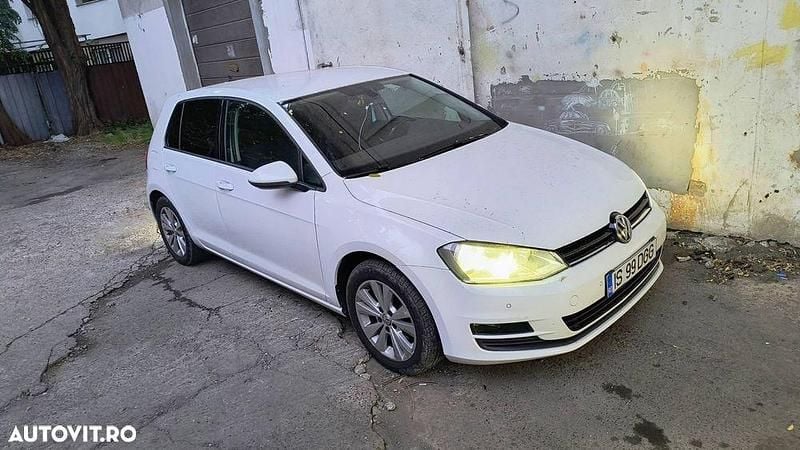 Second-hand VW Golf VII Trendline 110 CP (80 kW) 2017 Culoarealb Hatchback