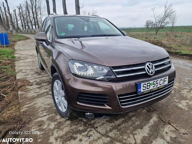 Culoaremaro Utilizat 2011 VW Touareg SUV | 13.500 EUR (Super Preț) - Imagine 1/4