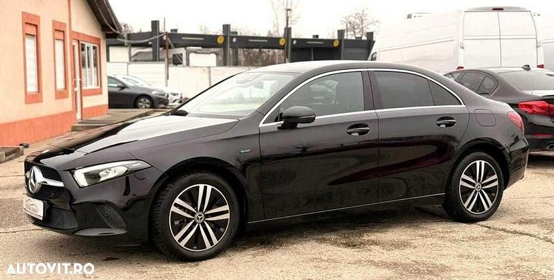 Second-hand Mercedes A250 262 CP (192 kW) 2020 Culoarenegru Berlinǎ