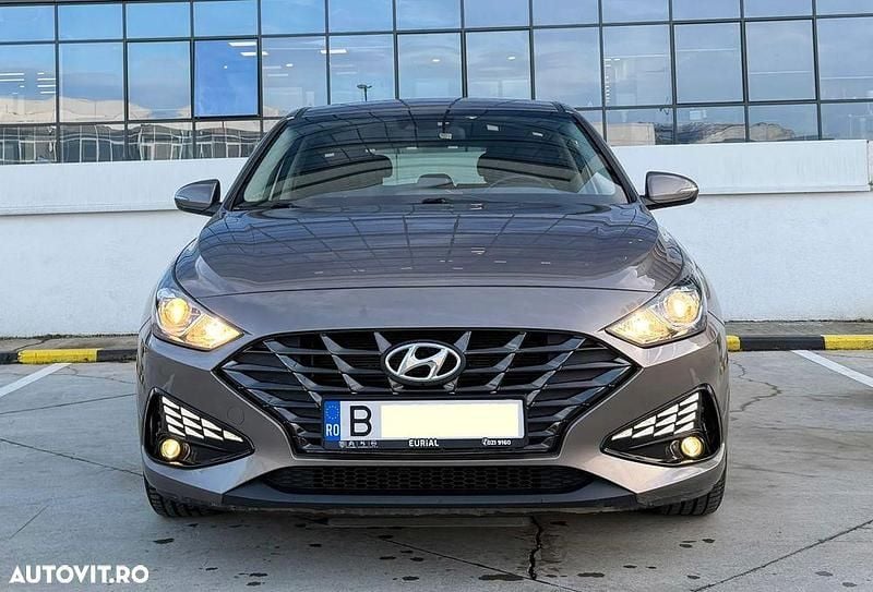Second-hand Hyundai i30 110 CP (80 kW) 2022 Culoaremaro Hatchback
