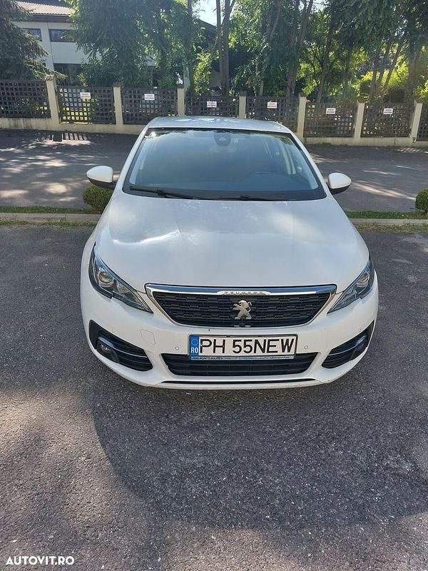 Alb Utilizat 2018 Peugeot 308 Allure Hatchback | 5.900 EUR (Preț bun) - Imagine 1/4