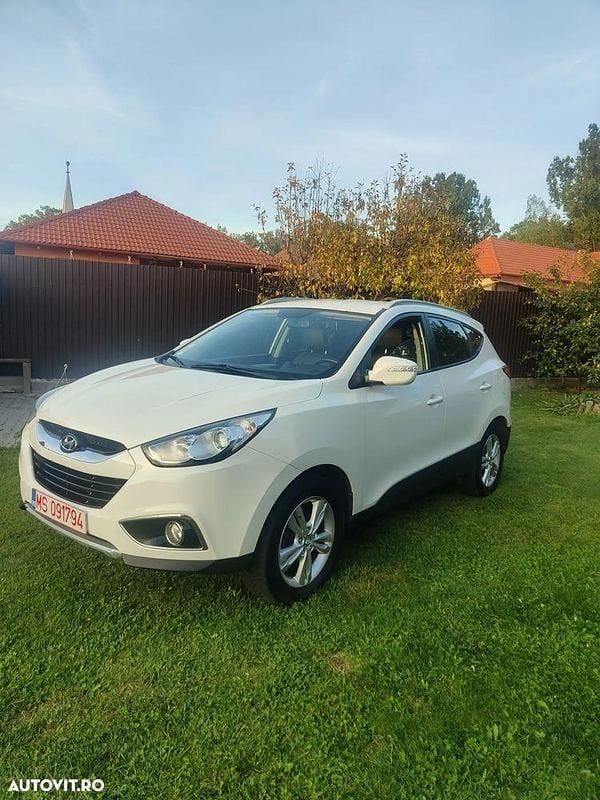 Culoarealb Utilizat 2013 Hyundai ix35 Comfort SUV | 6.500 EUR (Preț bun) - Imagine 1/4