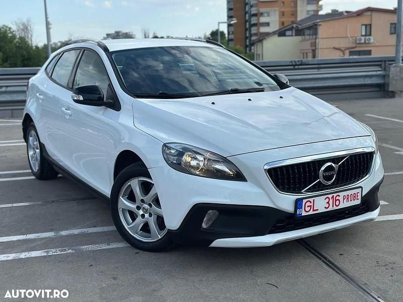 Second-hand Volvo V40 Kinetic 120 CP (88 kW) 2016 Culoarealb Hatchback