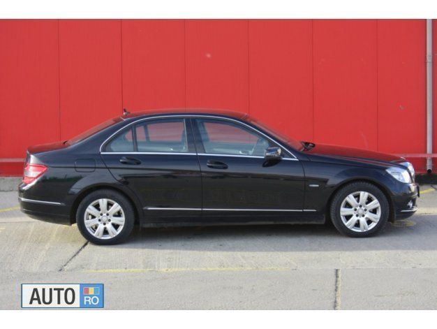 Second-hand Mercedes C200 136 CP (100 kW) 2010 Negru Berlinǎ