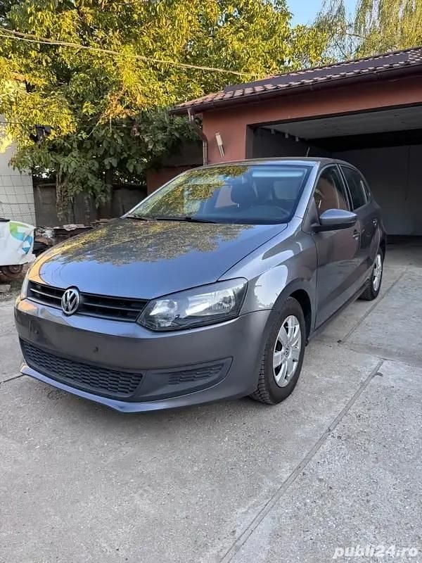 Gri Utilizat 2010 VW Polo Hatchback | 3.950 EUR (Preț OK) - Imagine 1/4