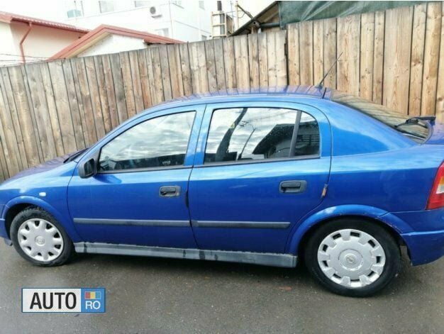 Second-hand Opel Astra 79 CP (58 kW) 2004 Albastru Berlinǎ