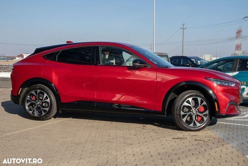 Rosu Utilizat 2023 Ford Mustang Mach-E SUV | 48.219 EUR - Imagine 1/4