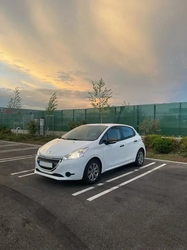 Utilizat 2014 Peugeot 208 Hatchback | 3.500 EUR (Preț bun) - Imagine 1/4