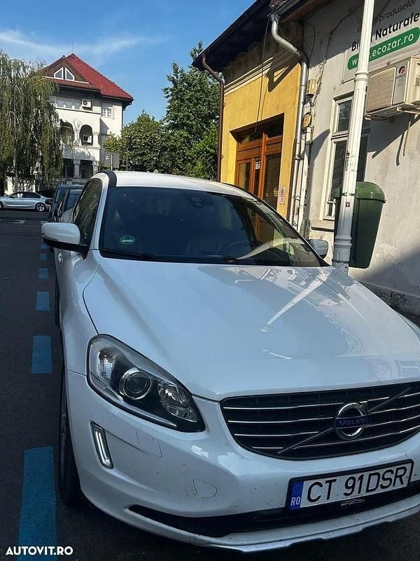Culoarealb Utilizat 2014 Volvo XC60 Kinetic SUV | 13.500 EUR (Puțin scump) - Imagine 1/4