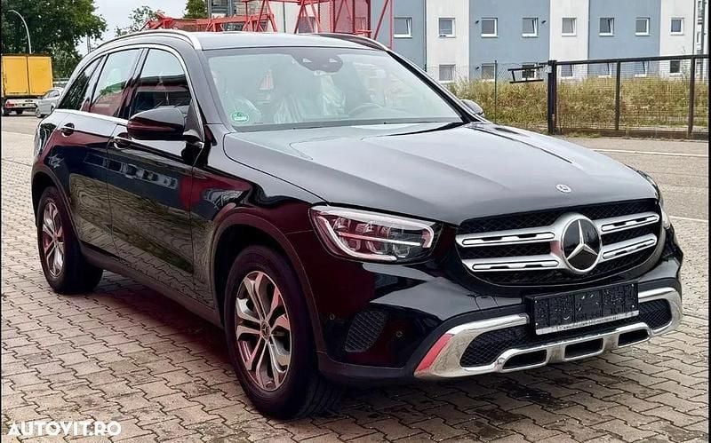 Culoarenegru Utilizat 2020 Mercedes GLC300 SUV | 27.225 EUR (Scump) - Imagine 1/4