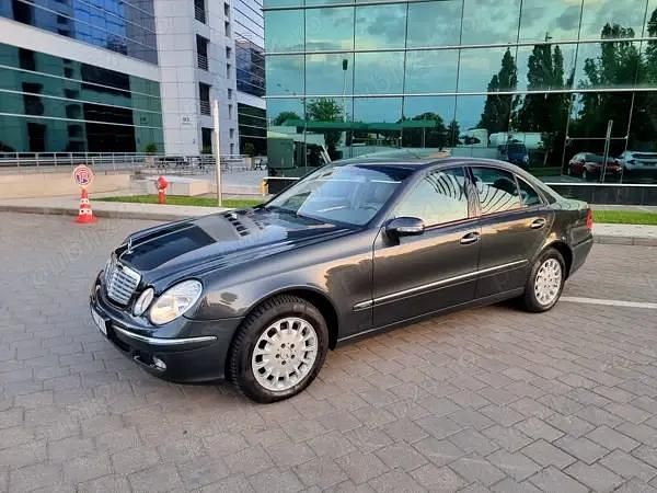 Second-hand Mercedes E240 Elegance 170 CP (125 kW) 2002 Berlinǎ