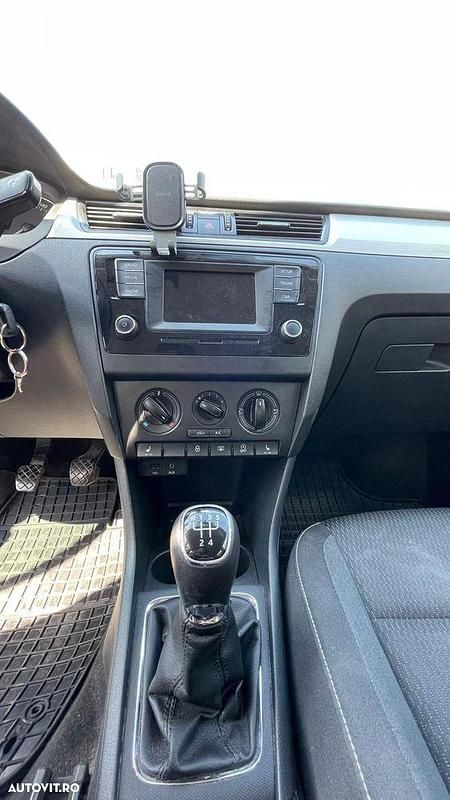 Second-hand Skoda Rapid Active 90 CP (66 kW) 2016 Culoarealb Hatchback