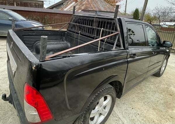 Negru Utilizat 2009 Ssangyong Actyon SUV | 4.100 EUR - Imagine 1/4